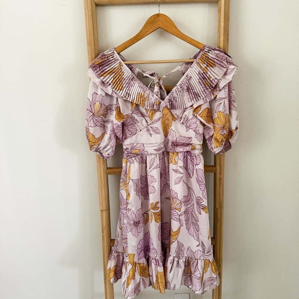NWOT En Saison Jeune Satin Floral Mini Dress Puff Sleeve Open Back Size Small